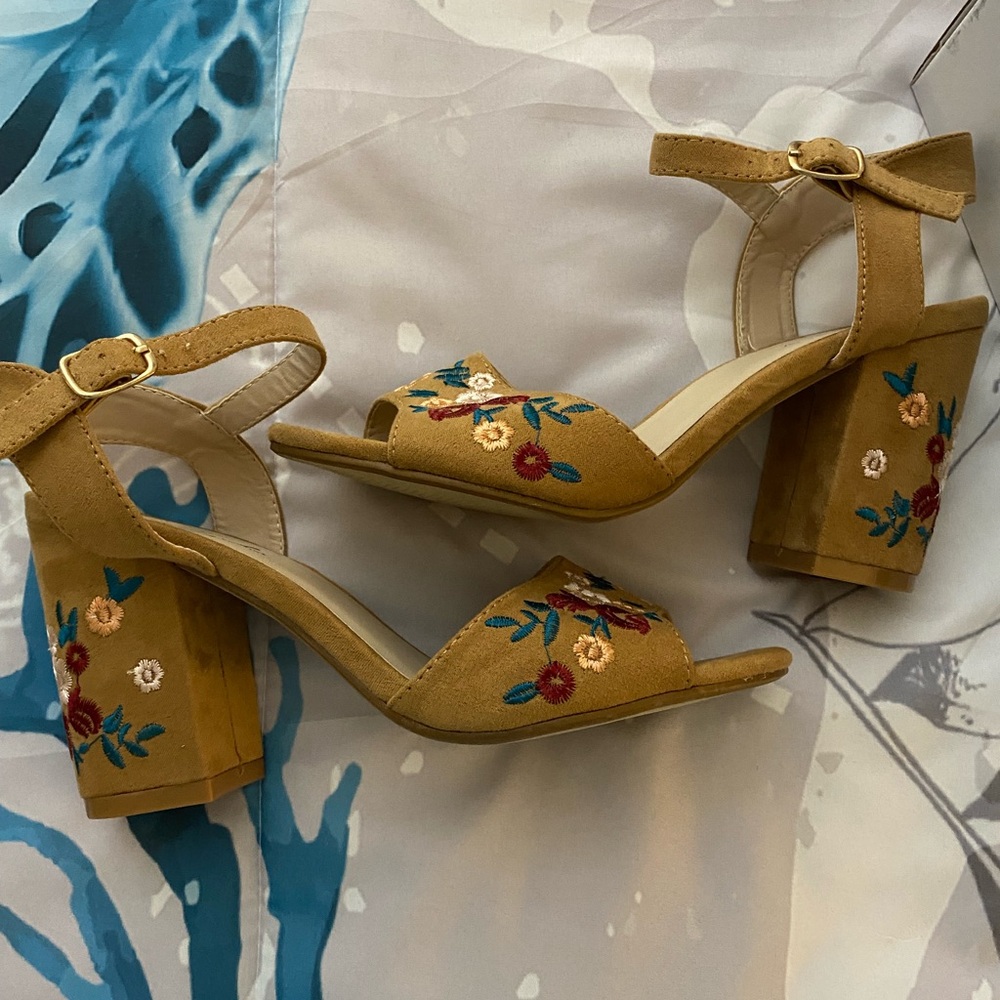 Qupid faux suede tan block heels with flower embroidery